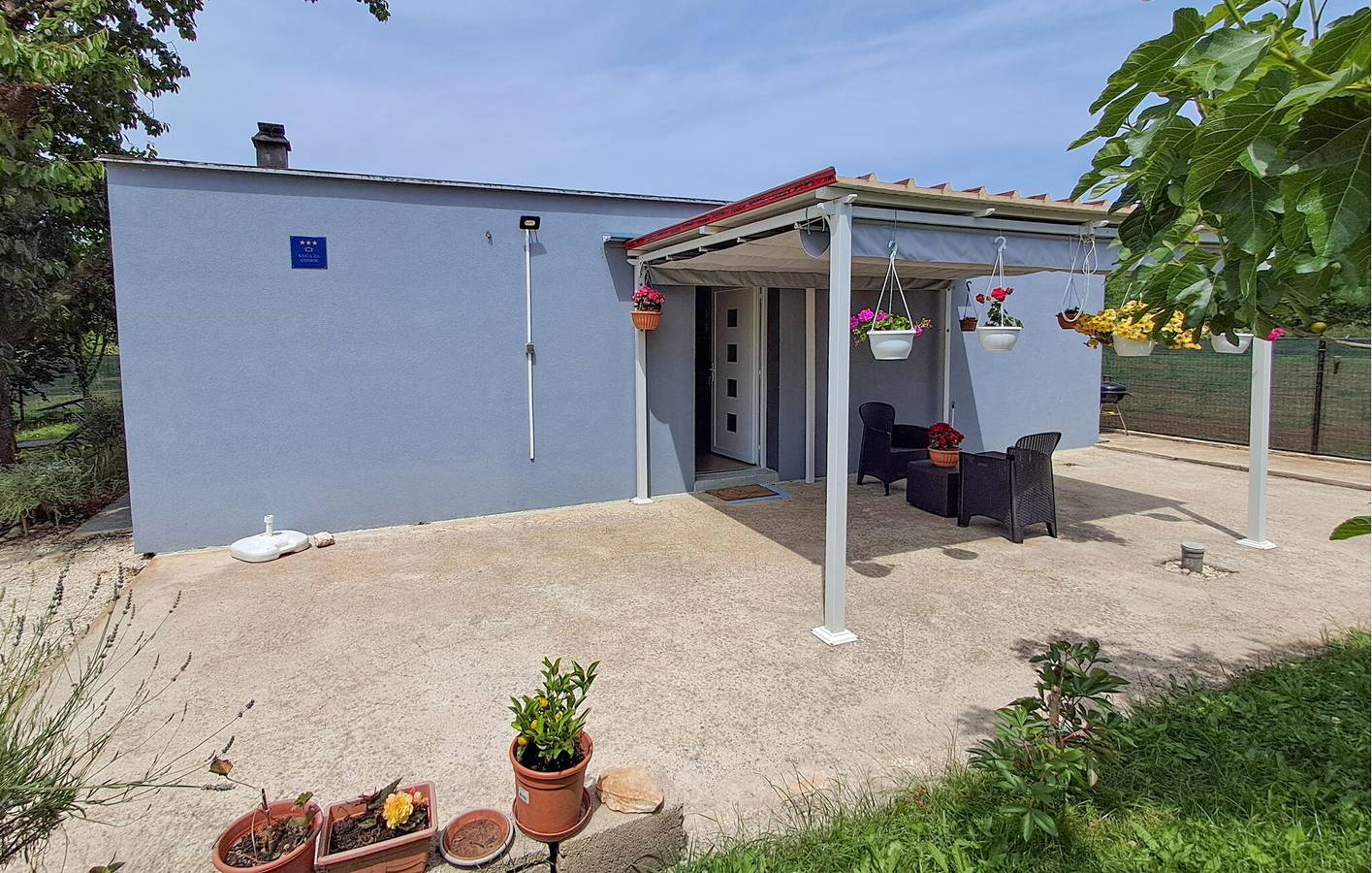 Charmantes Apartment mit Terrasse, in der Nähe der Küste und des Stadtzentrums in Pula-Medulin, Pula