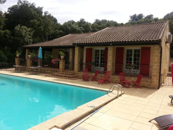 Chambre d’hôte pour 2 personnes, avec Balcon et Terrasse ainsi que Jardin et Piscine