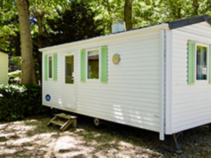 Mobil home pour 4 personnes, avec piscine et terrasse à Gondrin