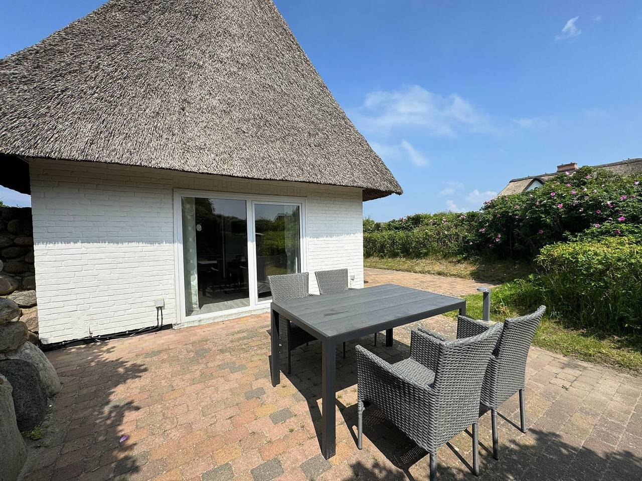 Lütt Hüs 1 – Exklusives Reetdach-Ferienhaus (ca. 60 m²) für 4 Personen in Wenningstedt, Sylt