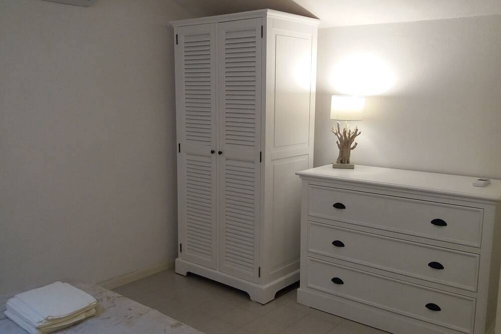 Ganze Wohnung, 100 Meter vom Meer entfernt Villa, umgeben von Grün in Santa Margherita di Pula, Pula und Umgebung