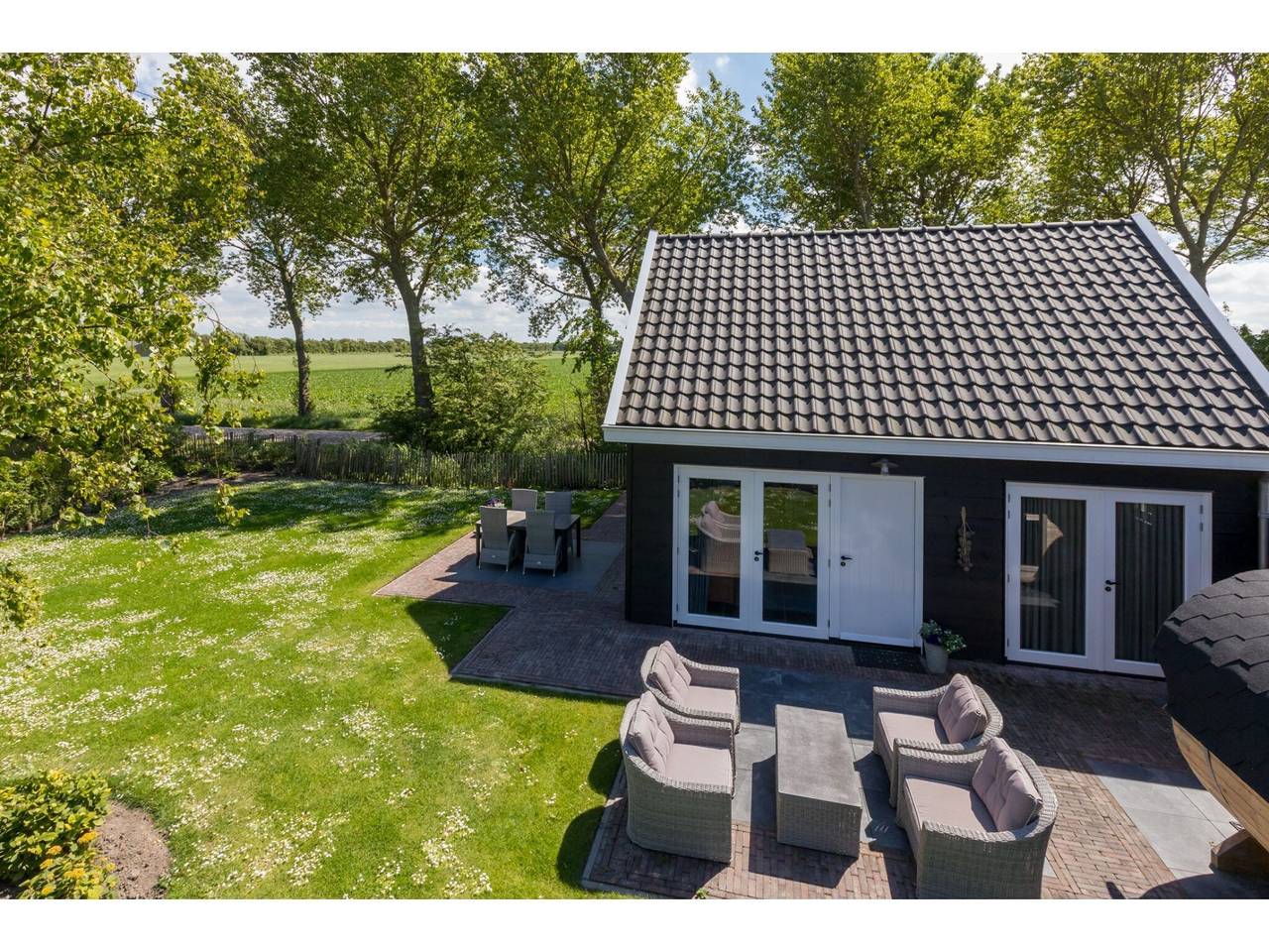 Mansion in Vrouwenpolder near Beach in Vrouwenpolder, Walcheren