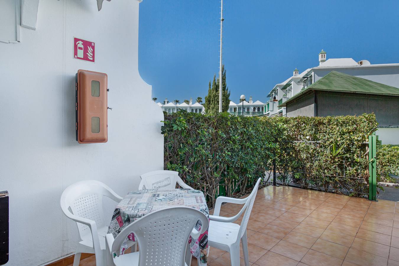 Entire apartment, Vacation Apartment 'Dunaflor Gemelo 3' with Shared Pool, Wi-Fi and Air Conditioning in Campo Internacional, San Bartolomé de Tirajana