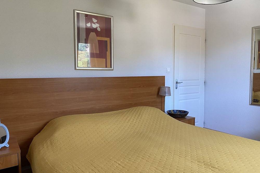 Comfortable air-conditioned villa with private heated pool in private residence. in Vallon-Pont-d'Arc, Ardèche