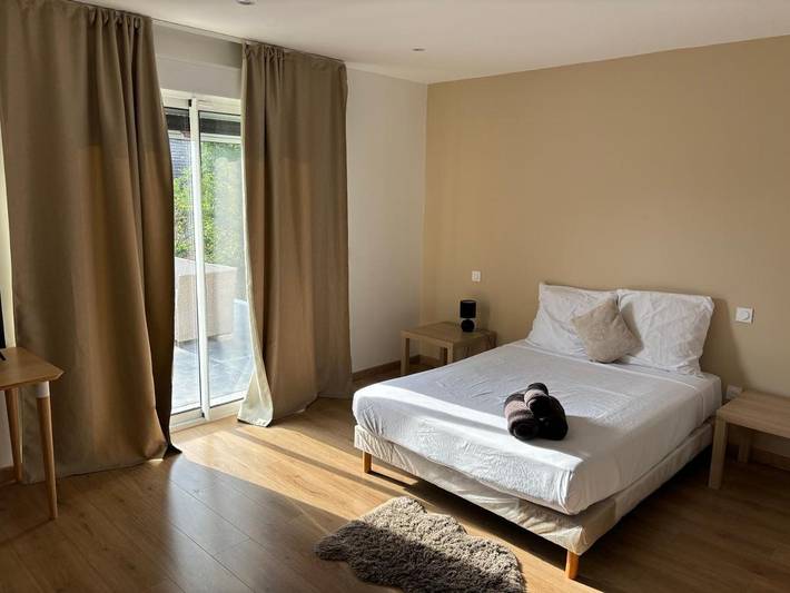 Gîte pour 2 personnes, avec Terrasse ainsi que Jardin et Vue à Sainte-Geneviève-des-Bois
