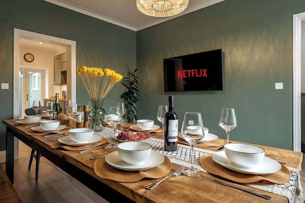 Entire apartment, Clifton 4Br w/Cinema Room+Sleeps 8 |Group Friendly in Bristol, South West England