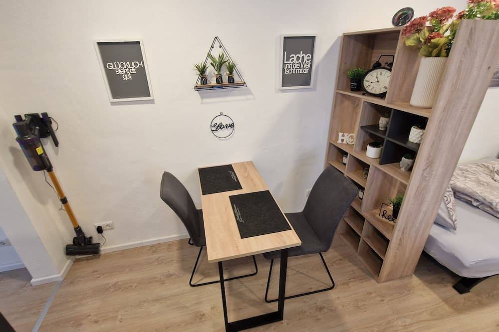 Appartamento intero, Apartment kitchen, Wlan, Smart Tv, modern, 1 double bed in Roding in Roding, Baviera Orientale