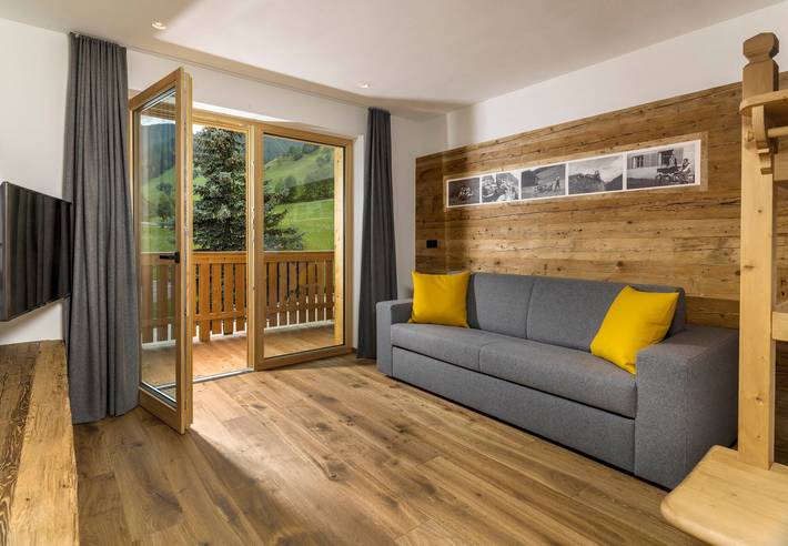 Apartamento entero, Apartamento "Waidacherhof Wiese" con vistas a la montaña, balcón y Wi-Fi in Lago Braies, Braies