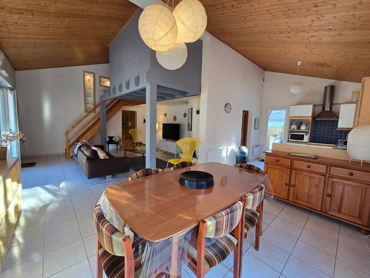 Maison boisée, 800m de la plage, 100m², 3 chambres, terrasse, parking in Saint-Jean-de-Monts, Vendée