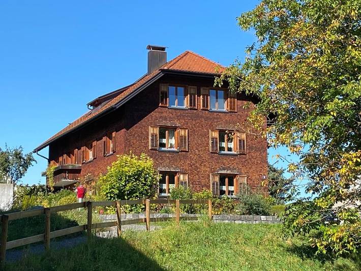 Gîte pour 4 personnes, avec Terrasse ainsi que Jardin et Vue à Nenzing