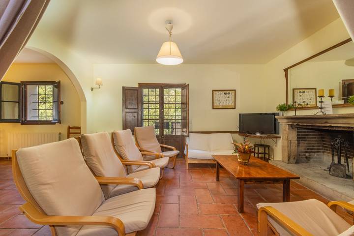Casa Rural Can Sisquet: Mountain Views, Private Pool & Wi-Fi in Camarasa, Noguera