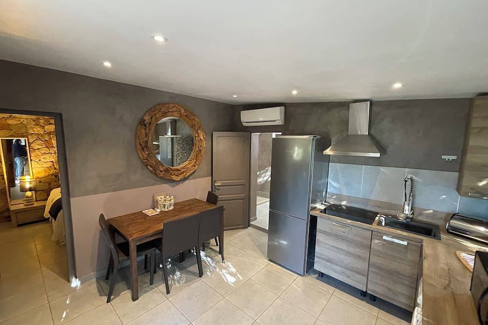 Résidence Maranatha, pieds dans l'eau à Porto Vecchio, villa 2 chambres in Porto-Vecchio, France