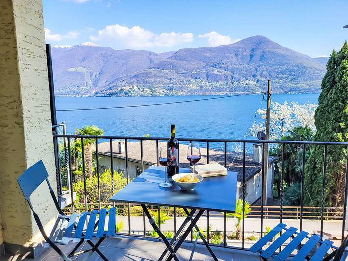 Ferienwohnung für 4 Personen, mit Ausblick und Terrasse sowie Seeblick in Brissago