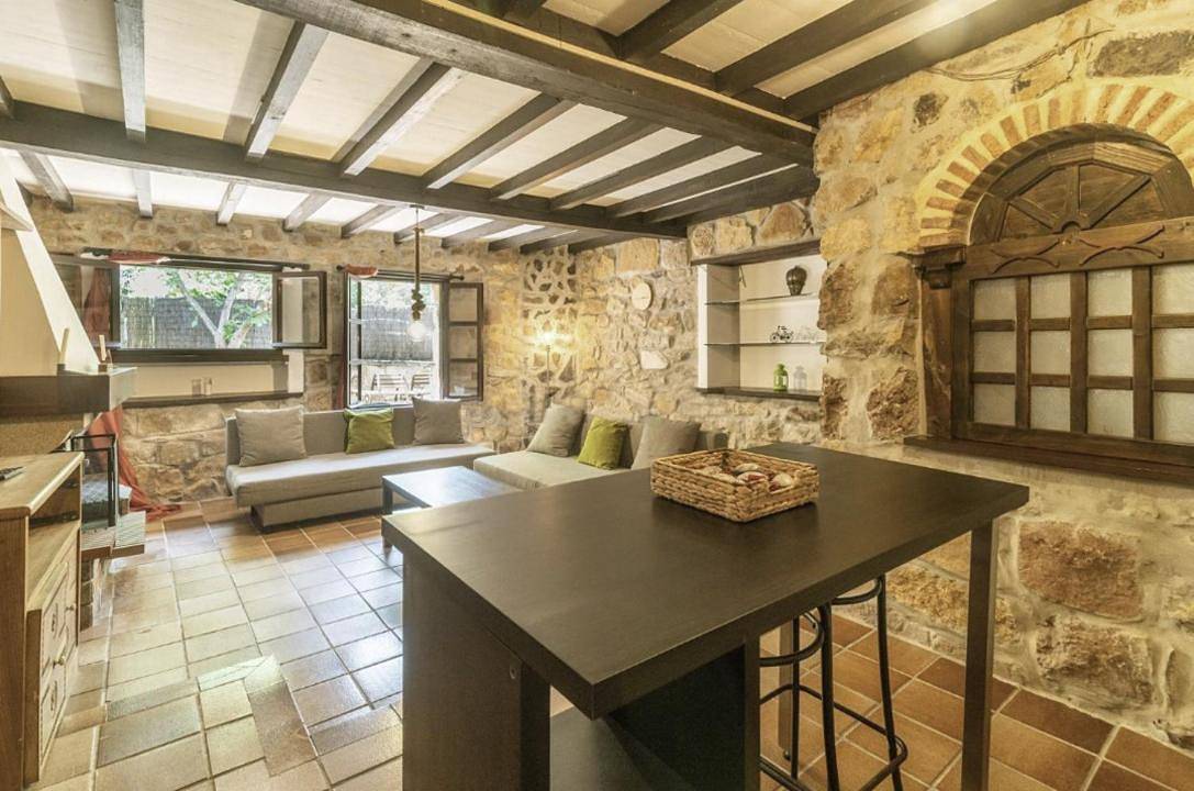 Five-Bedroom House in Caravia, Costa Verde