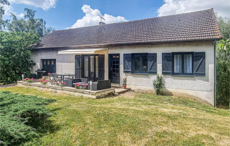 Location de vacances pour 6 personnes, avec jardin ainsi que terrasse et piscine, animaux acceptés à Herry - 2