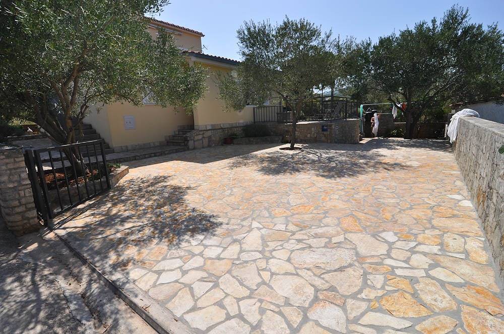 Ganze Wohnung, 3-Zimmer-Ferienwohnung mit Terrasse und Meerblick Necujam, Solta -a in Necujam, Solta