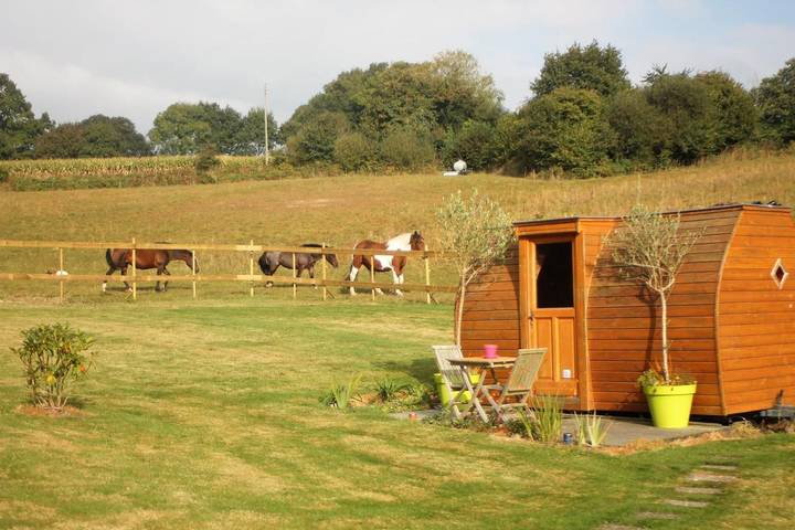 Location de vacances pour 2 personnes, avec jardin ainsi que terrasse et vue dans Guimiliau - 2
