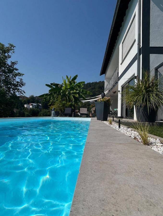 Ferienwohnung für 4 Personen, mit Whirlpool und Terrasse sowie Garten und Pool in Saarburg und Umgebung