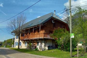 Gîte pour 4 personnes, avec jacuzzi à Aillon-le-Vieux