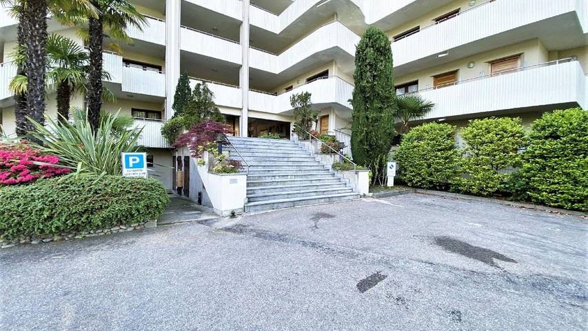 Vakantiewoning voor 2 personen, with tuin and uitzicht op het meer as well as zwembad in Comune di Luino