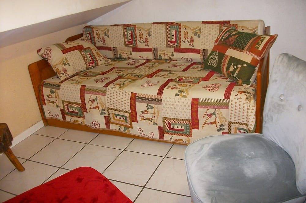 Entire apartment, Apartment in a mountain chalet 15 min from chamonix by car in Passy, Pays du Mont-Blanc