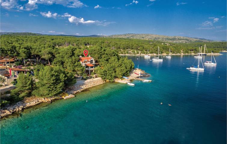 Charmantes Apartment, 2 km vom Strand entfernt: Gemütliches Apartment mit Pool und Terrasse in Milna, Brac