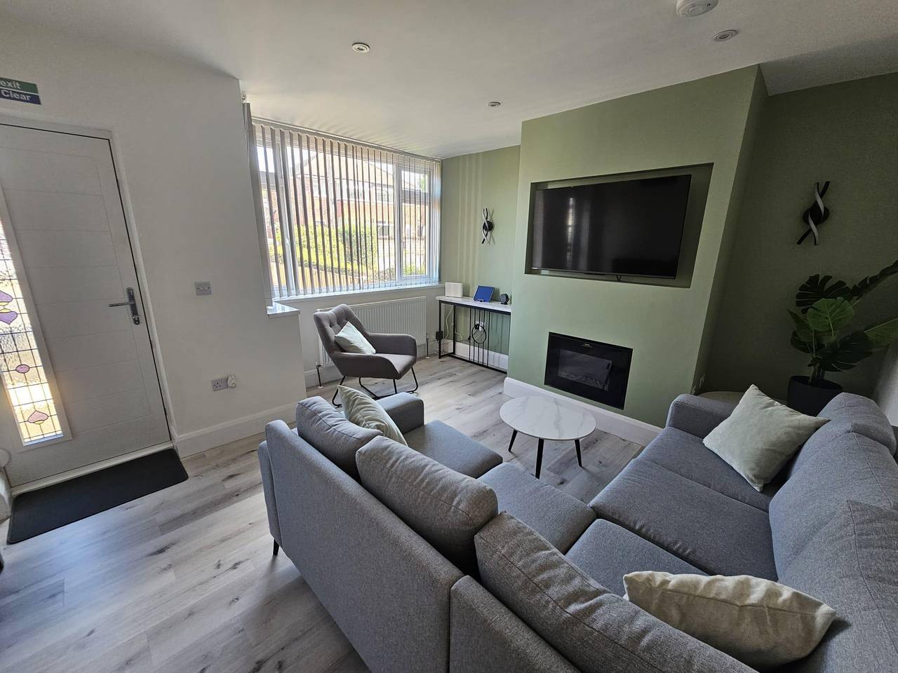 House - Sleeps 4 - Parking - Garden - City Centre in Leeds, Westliches Yorkshire