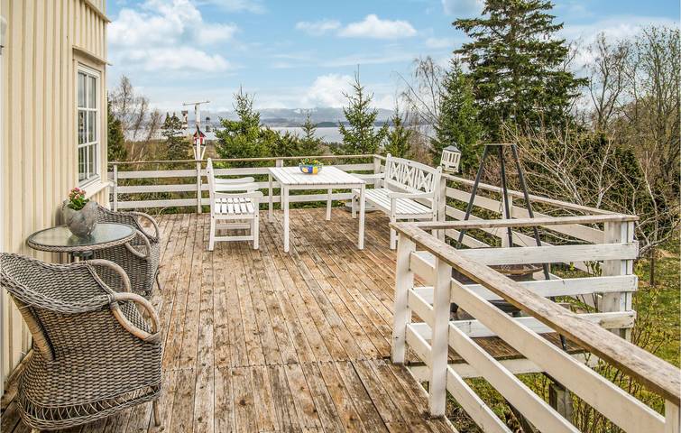 Ferienhaus für 8 Personen mit Garten in Levanger
