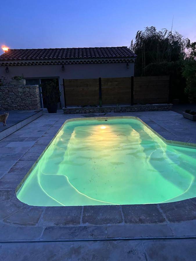 Location de vacances pour 2 personnes, avec jardin ainsi que piscine et vue à Montfaucon (France) - 4