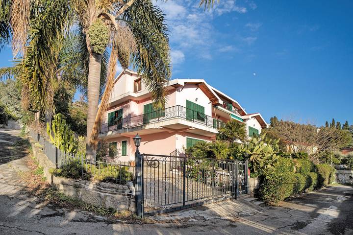 Villa pour 4 personnes à Imperia