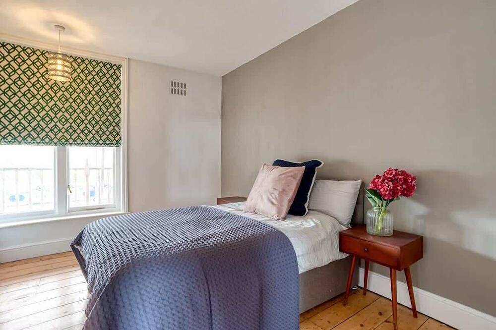 Cromer Beach House · Sleeps 12 · Hot Tub & Parking in Cromer, Norfolk Coast