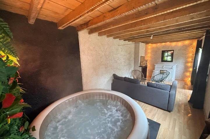 Location de vacances pour 7 personnes, avec jacuzzi à Droué