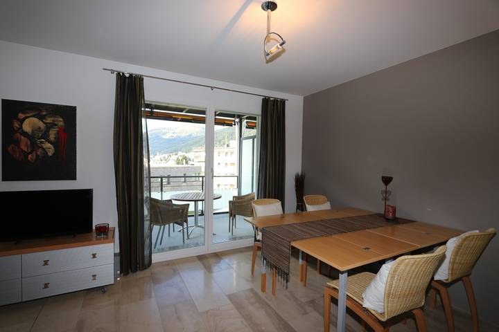 Ferienwohnung für 2 Personen, mit Ausblick und Garten sowie Balkon in Davos - 2