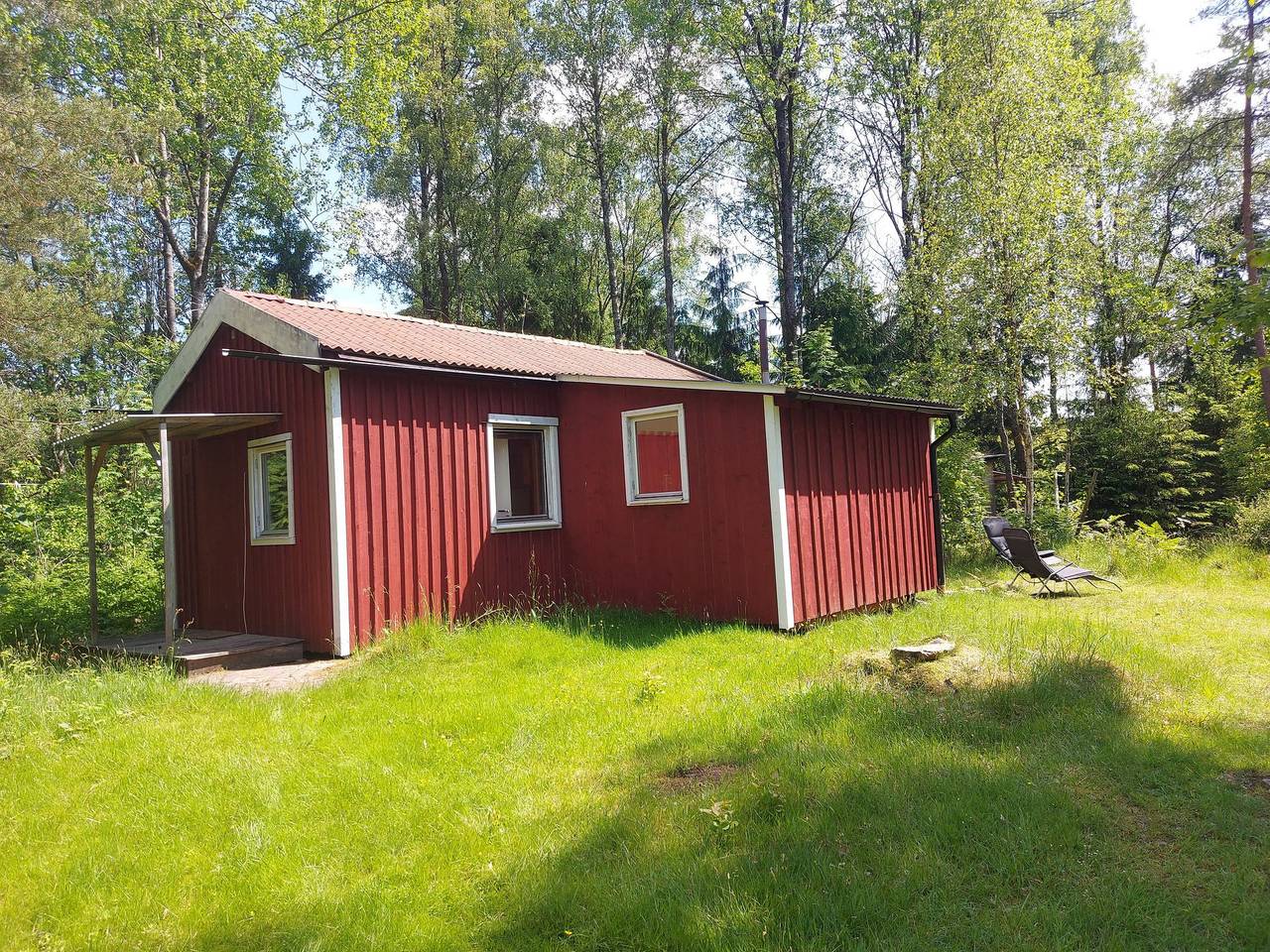 Natururlaub in Schwedens südlichster Wildnis, umgeben von Wald und See. in Marks Kommun, Västergötland