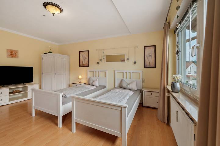 Entire apartment, Apartment '3' with Air Conditioning, Wi-Fi in Thaleischweiler-Fröschen, Landkreis Südwestpfalz