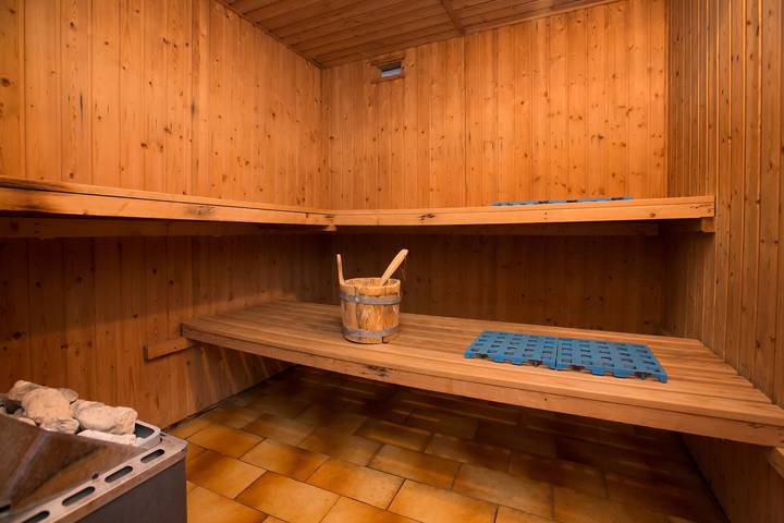 Ferienwohnung für 4 Personen, mit Terrasse und Kinderpool sowie Pool und Sauna in der Schweiz - 4
