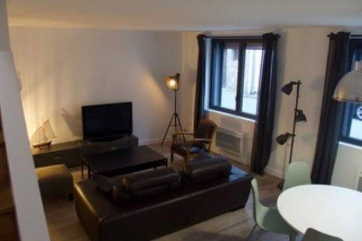 Muy bonita casa renovada en 2019 pies en el agua in Treffiagat, Region de Quimper