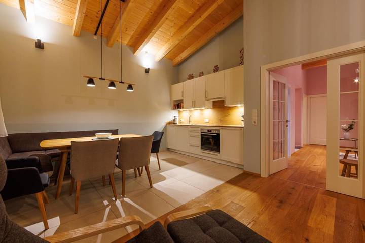 Ferienwohnung für 6 Personen, mit Balkon und Terrasse sowie Garten und Ausblick in Prutz