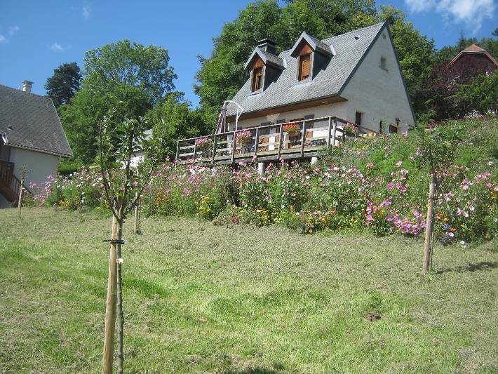 Gîte pour 2 personnes, avec Terrasse ainsi que Jardin et Vue à Murol