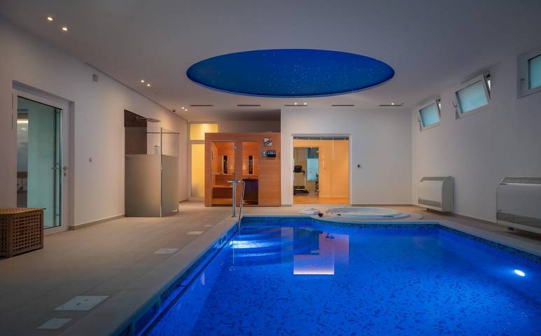 Villa pour 10 personnes, avec Jardin et Piscine ainsi que Sauna et Vue à Šibenik