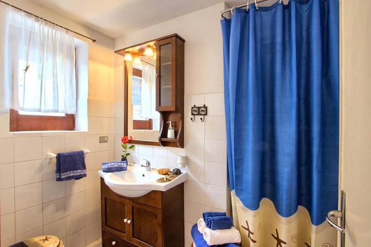 Gîte pour 5 personnes, avec vue sur le lac ainsi que jardin et vue, animaux acceptés à Santa Marina Salina - 3