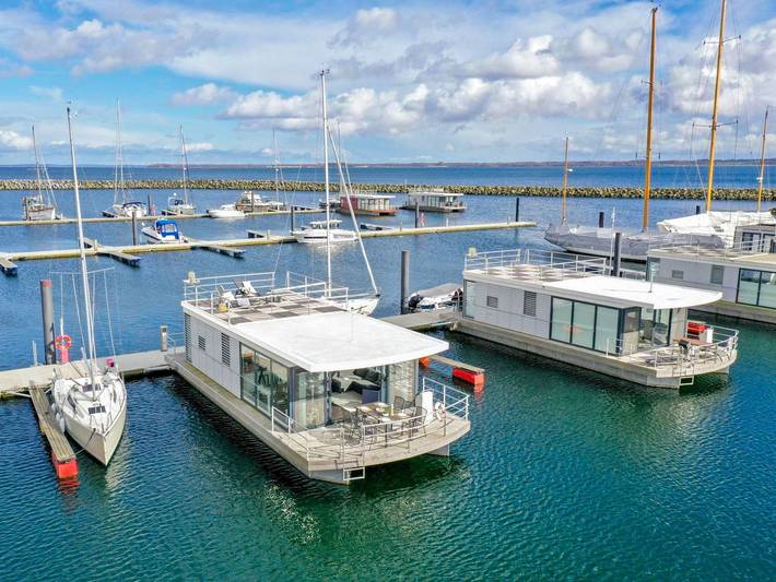 Boot für 4 Personen, mit Ausblick und Terrasse sowie Seeblick, mit Haustier in Boltenhagen