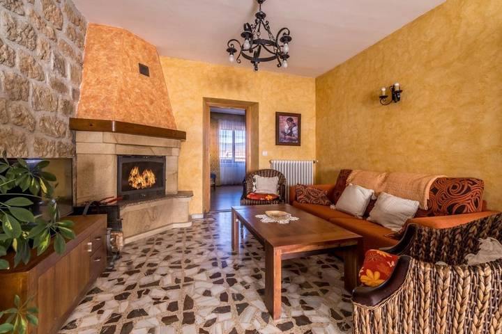 Casa rural para 10 personas, con vistas y balcón, Familias con niños en Sierra de la Demanda - 2