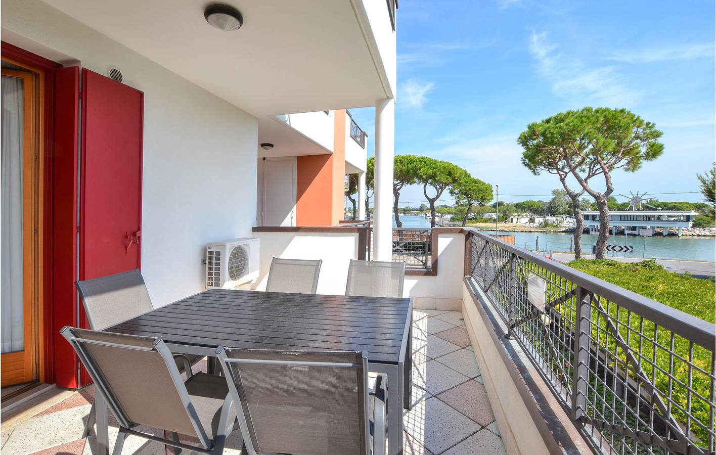 Ganze Ferienwohnung, 200m Zugang zum Strand: AC, WiFi, Pool & Parkplatz in Lido di Jesolo, Cavallino-Treporti