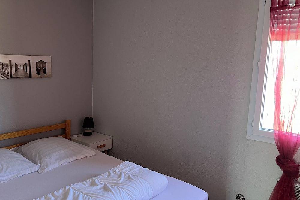 Ganze Wohnung, 2-Zimmer-Wohnung mit Terrasse und Garten 100m von den Ozeanstrand Fesseln in Carcans Plage, Carcans