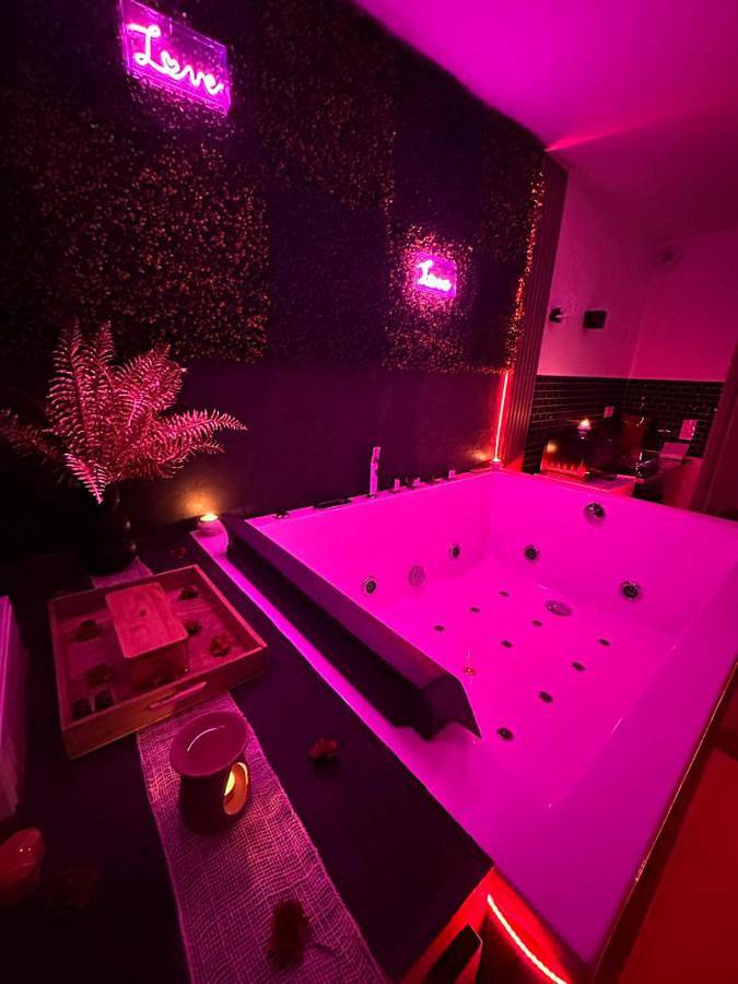 Appartement de vacances pour 4 personnes, avec Jacuzzi et Terrasse à Trappes