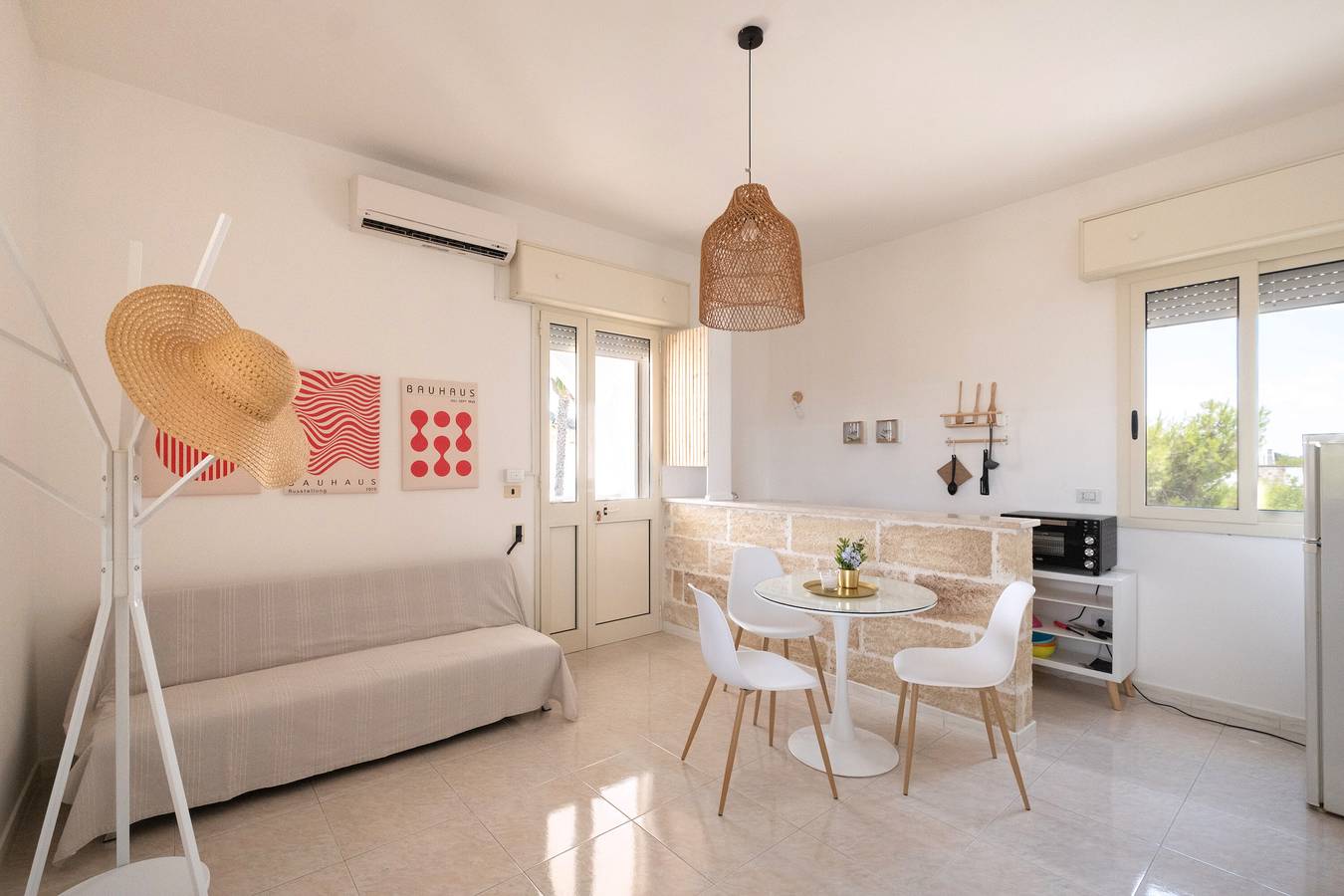 Appartamento intero, Casa vacanze 'Rent A Break - Geranio' con giardino in comune, Wi-Fi e aria condizionata in Scala di Furno, Golfo di Taranto