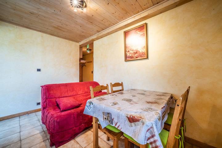 Appartement entier, "Studio Chénives - Morzine", avec vue sur les montagnes, terrasse privée et Wi-Fi in Morzine, Les Portes du Soleil