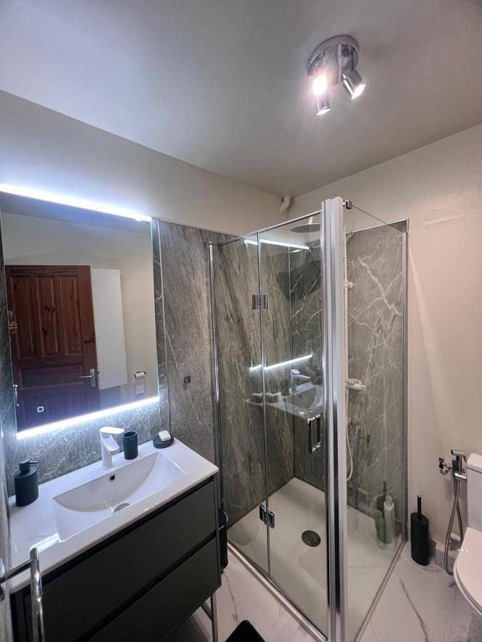 Gîte pour 2 personnes, avec terrasse et piscine ainsi que vue et jardin à Vieux-Fort - 4