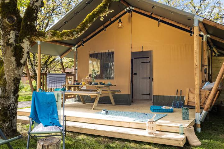 Caravane pour 4 personnes, avec Piscine et Sauna